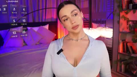 Luna  next streams Mon Tue Fri Sat Sun 8pm-5am gmt0 online show from December 2, 8:44 pm