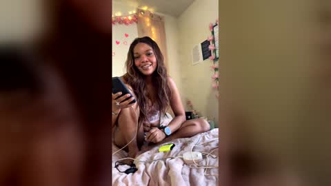 lunanova4 online show from December 22, 2:53 pm