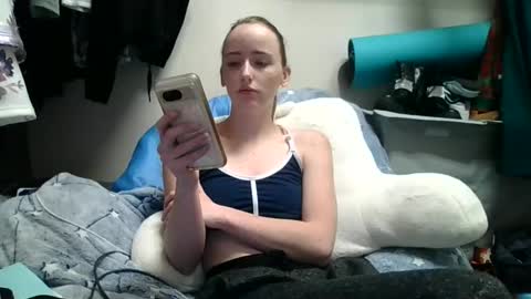 lunapixie2020 online show from December 10, 4:02 am