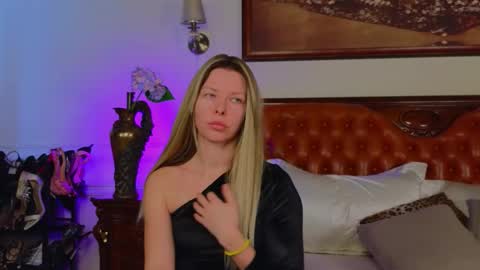 Luna Rishi online show from March 2, 7:48 am