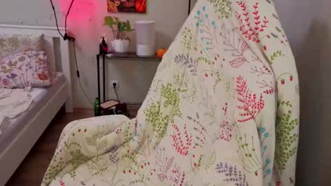 Kate online show from November 19, 1:22 pm