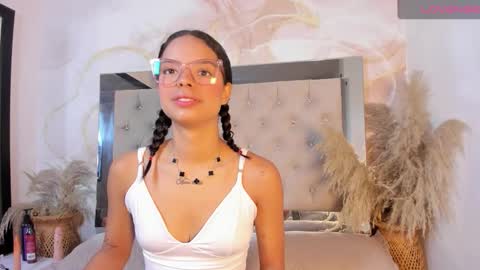 Snapshot of lunna__tylor chatting on October 22, 12:26 am lunna__tylor online show from October 22, 12:26 am