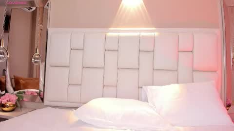 L U N N A online show from February 13, 5:09 am