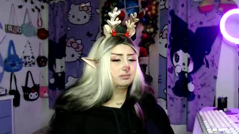 lussyevans_ online show from December 19, 6:16 am