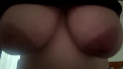 lustytits85 online show from January 12, 4:21 am