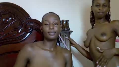 lutino_lovebirds online show from April 3, 1:42 pm