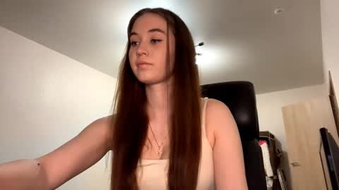 Luna Muna online show from December 18, 9:30 pm