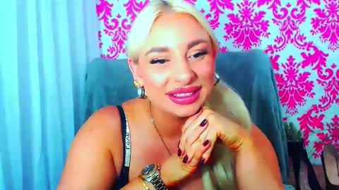 Luxuriaa online show from September 22, 7:45 pm