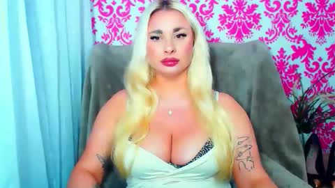 Luxuriaa online show from April 14, 7:14 pm