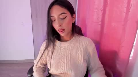 Lyanna online show from December 15, 1:27 pm