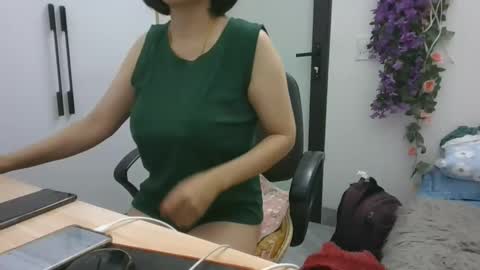 lyli_99 online show from November 22, 5:21 am