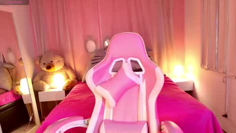 Lyna love online show from October 13, 8:22 pm