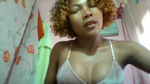 lyndah19 online show from March 7, 8:21 am