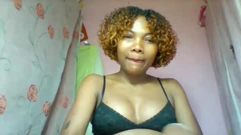 lyndah19 online show from February 7, 11:41 pm