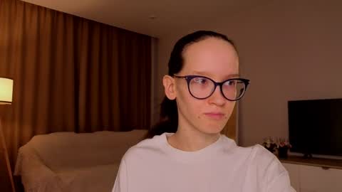 Sara online show from April 4, 4:06 pm