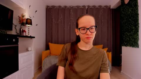 Sara online show from February 10, 4:14 pm