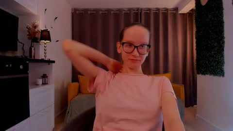 Sara online show from March 1, 4:22 pm