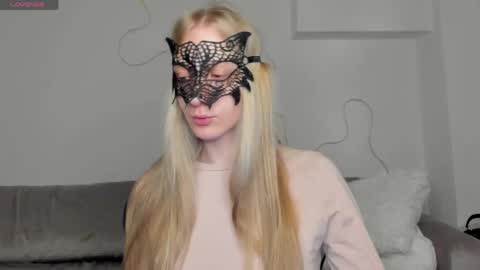 lynnadream_ online show from May 25, 2:10 am