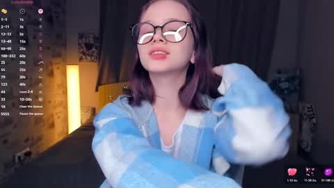 Cozy Lynns room online show from January 9, 8:19 am