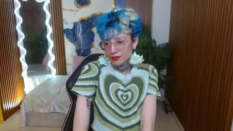 lyra_tay online show from March 4, 7:20 pm