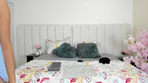 Lizzy smith  online show from November 8, 6:46 pm