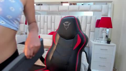 Lizzy smith  online show from January 15, 12:47 pm