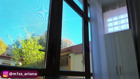 Snapshot of m1ss_ariana chatting on October 29, 8:40 am Ariana online show from October 29, 8:40 am