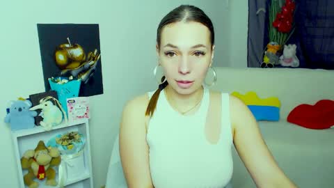 Vikki online show from March 31, 4:18 pm