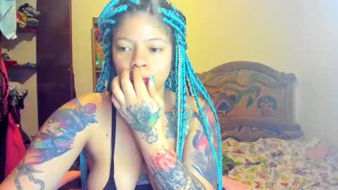 Snapshot of madam_sativa chatting on January 12, 12:07 am di online show from January 12, 12:07 am