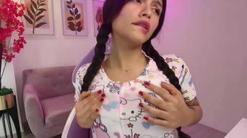 maddie_t18 online show from March 5, 12:01 pm