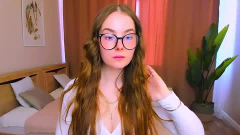 maddy_gate online show from April 1, 4:04 pm