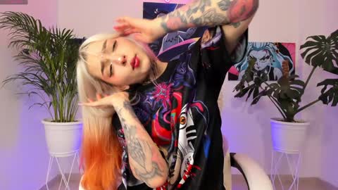 maddy_uwu online show from December 10, 2:16 am