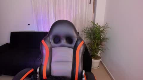 Snapshot of madelaine_taylor chatting on January 2, 9:11 am madelaine_taylor online show from January 2, 9:11 am