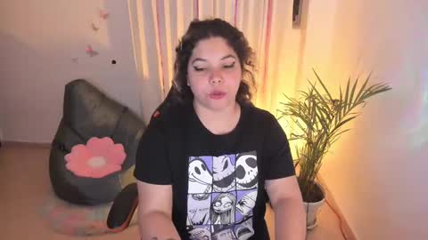 Snapshot of madelaine_taylor chatting on February 26, 11:00 am madelaine_taylor online show from February 26, 11:00 am