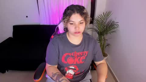 Snapshot of madelaine_taylor chatting on January 14, 11:42 am madelaine_taylor online show from January 14, 11:42 am