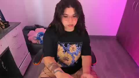 Snapshot of madelaine_taylor chatting on October 18, 3:15 pm madelaine_taylor online show from October 18, 3:15 pm