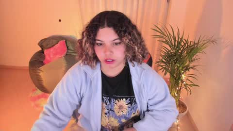 Snapshot of madelaine_taylor chatting on January 24, 2:39 am madelaine_taylor online show from January 24, 2:39 am