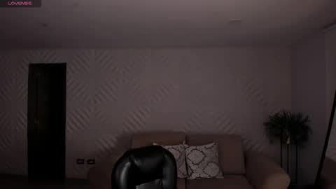 Madeline online show from January 14, 9:25 am