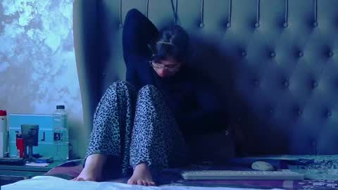 madelynvelure online show from March 26, 9:11 am