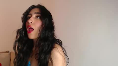 Madelein online show from February 12, 2:30 pm