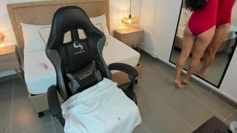 M A D I S O N online show from April 14, 7:58 pm