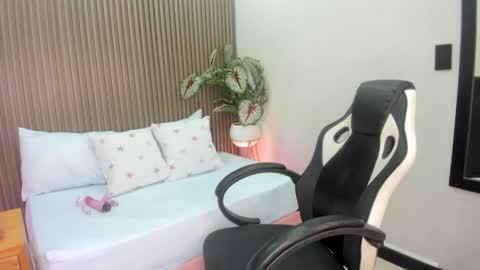 M A D I S O N online show from April 6, 2:55 am