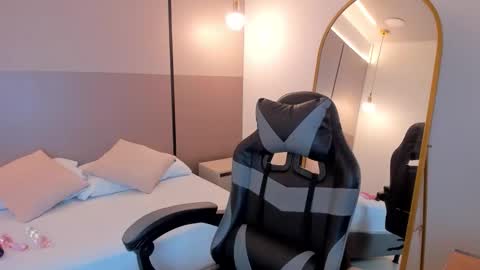 M A D I S O N online show from February 27, 8:08 pm