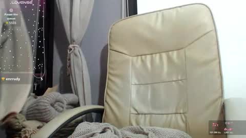 Mara online show from October 31, 6:01 pm