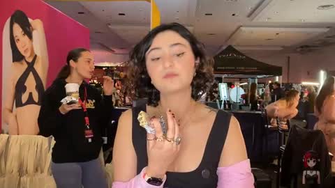 Meaves online show from February 7, 2:15 am