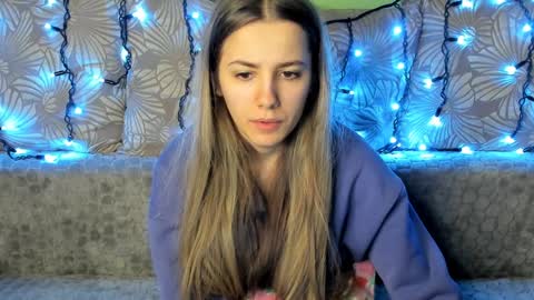 Maggie online show from December 18, 3:26 am