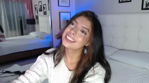 Maia Reficco online show from February 2, 12:48 pm