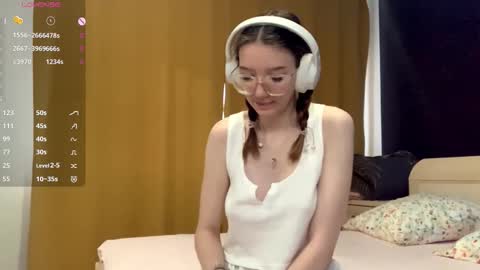 Snapshot of maidacompston chatting on October 21, 9:57 am Elina online show from October 21, 9:57 am