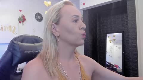 Carolina Barrantes Munera online show from February 25, 11:21 am