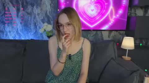 makemecum_now1 online show from November 18, 11:22 am